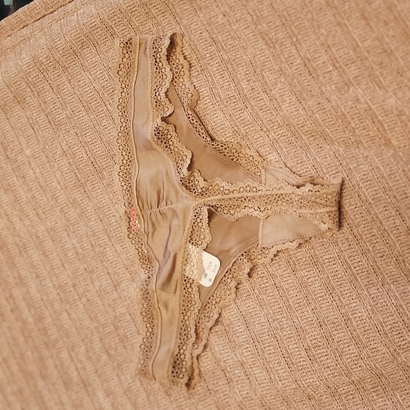 NWT/can be worn la senza medium thong panty - Picture 2 of 2